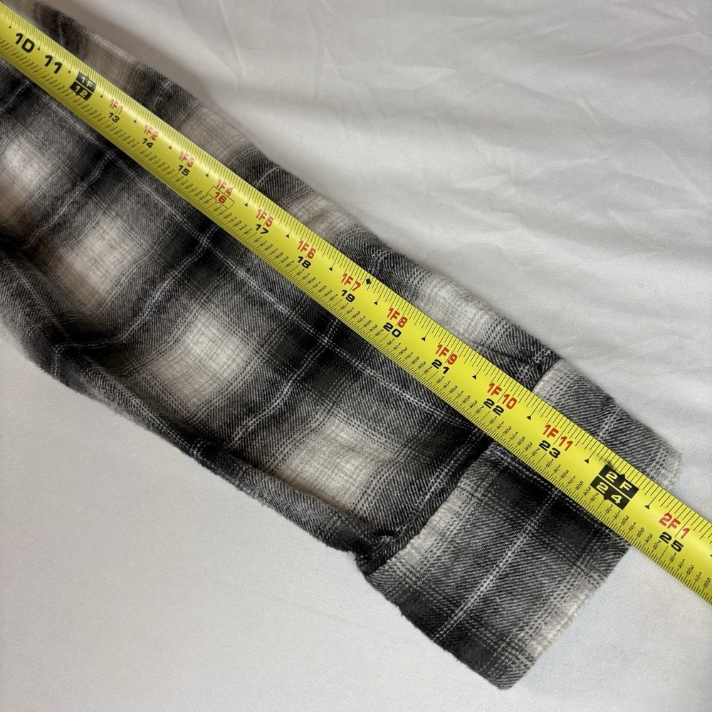 Lucky Brand Flannel Shirt Classic Fit Men's L Gray Plaid Button Up‎ Workwear - Picture 10 of 10